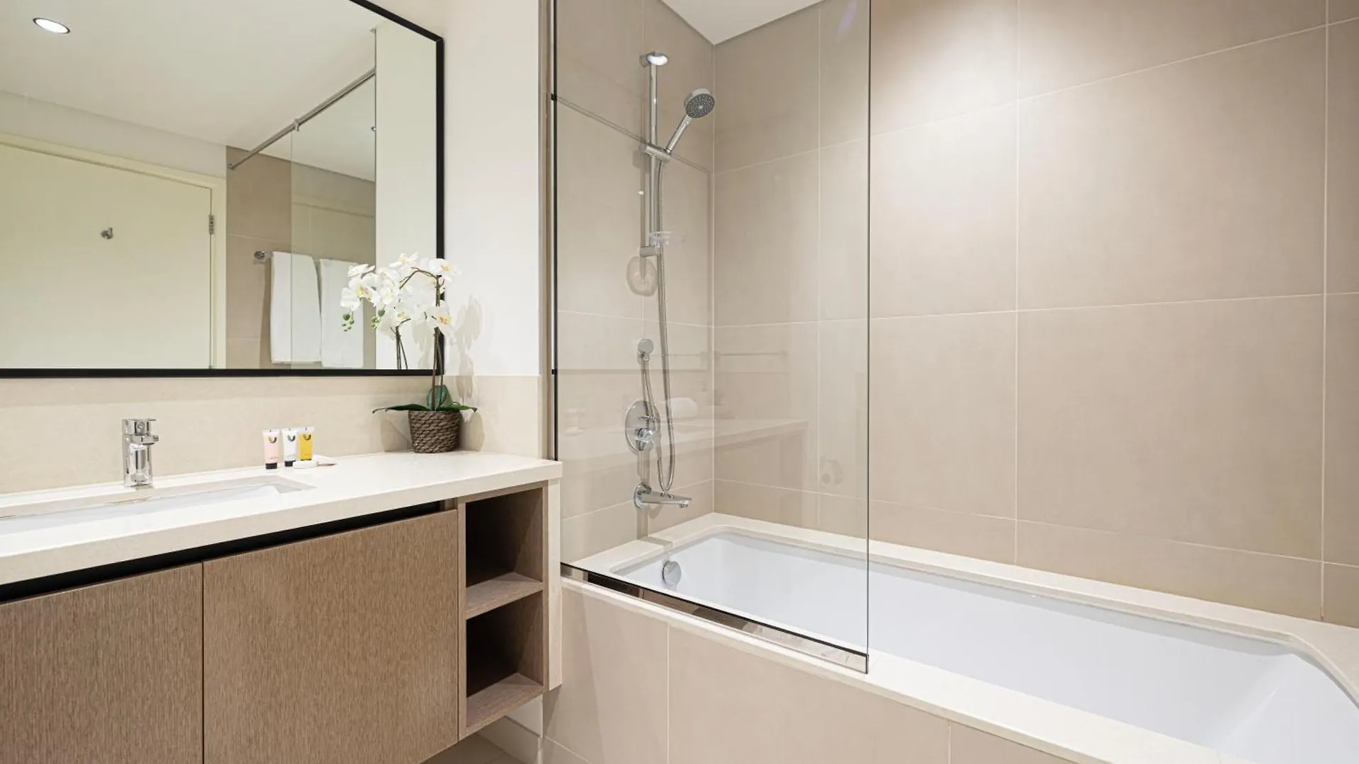 Burj Crown - First Class Boulevard View, 9 Min Walk Dubai Mall 0*,  United Arab Emirates